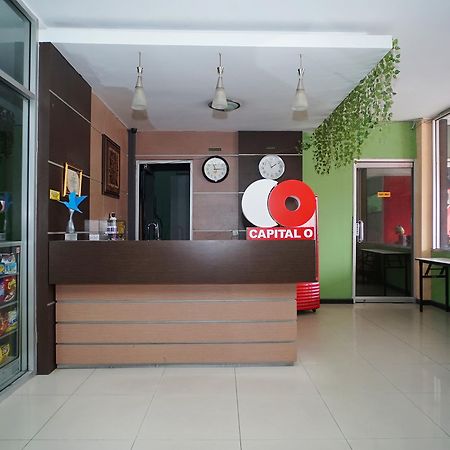 Capital O 2885 Hemra Hotel Balikpapan  Exteriör bild