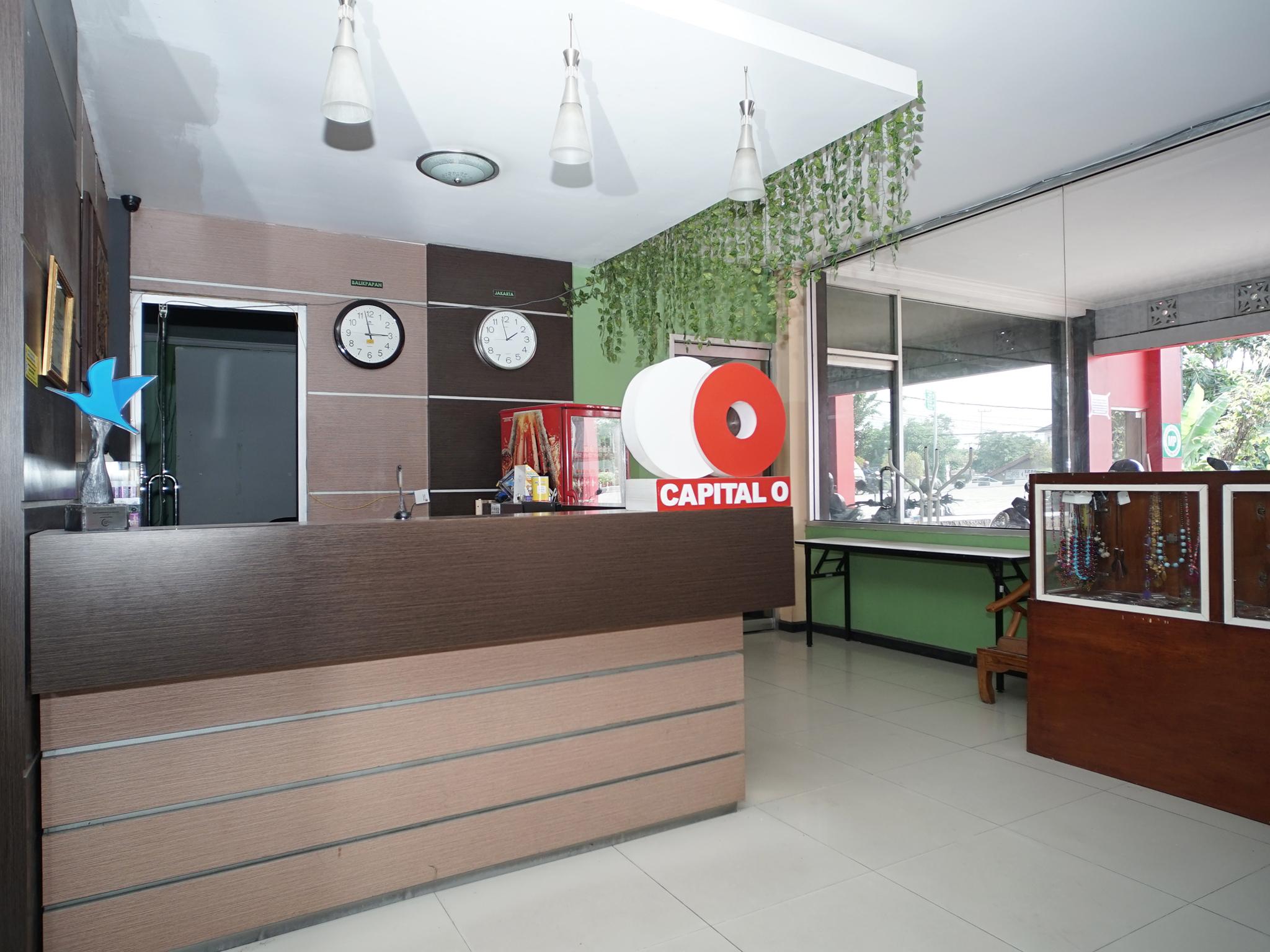 Capital O 2885 Hemra Hotel Balikpapan  Exteriör bild