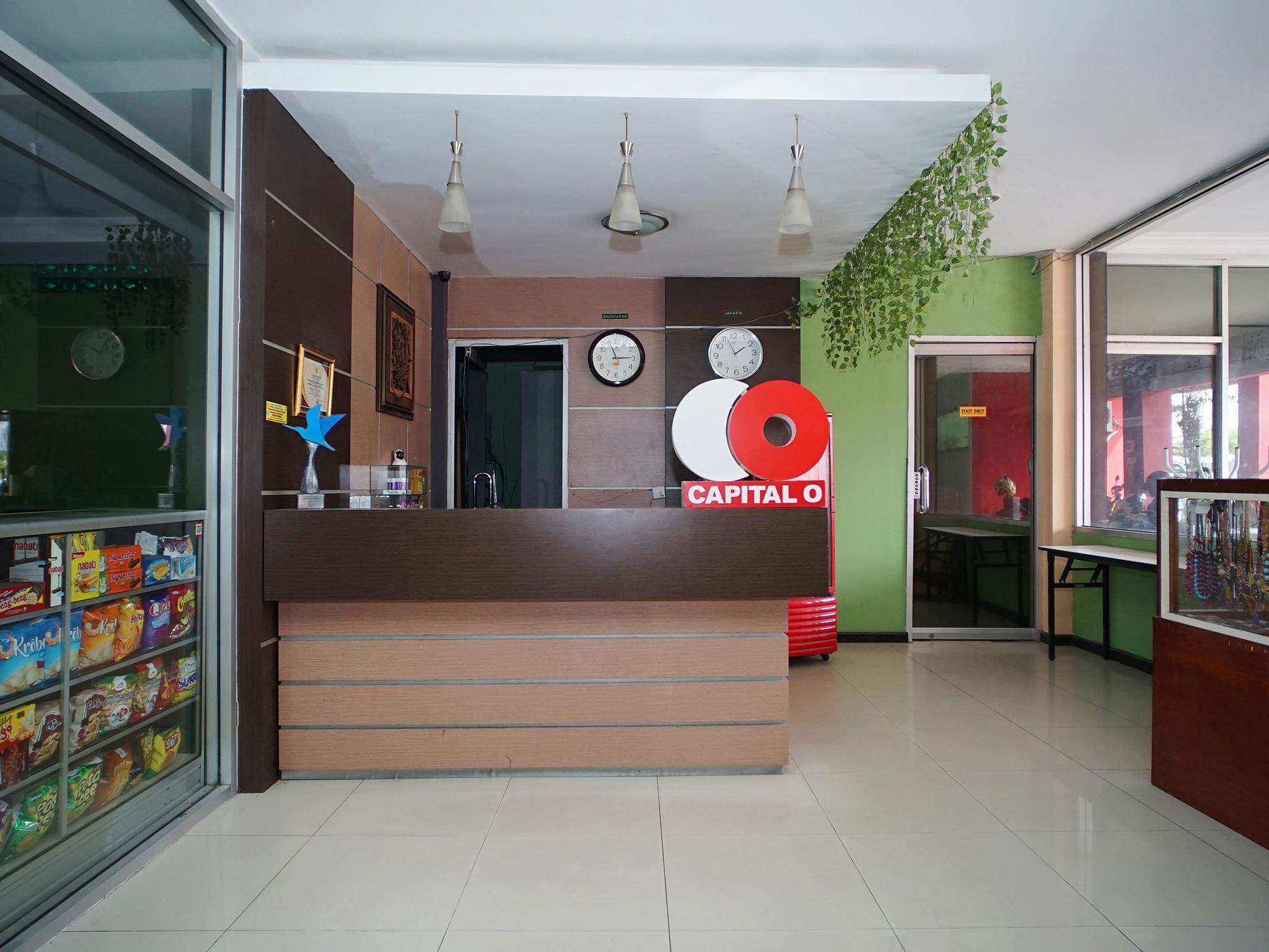 Capital O 2885 Hemra Hotel Balikpapan  Exteriör bild